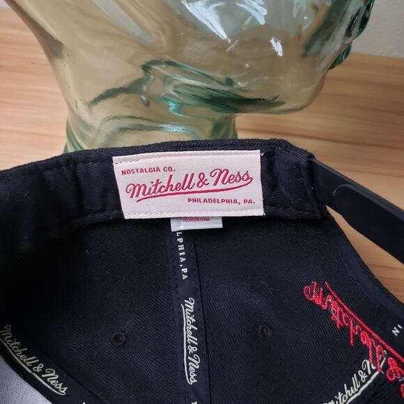 Mitchell & Ness Men's Chicago Bulls Basketball Snapback Cap Black One Size NBA - Picture 5 of 6